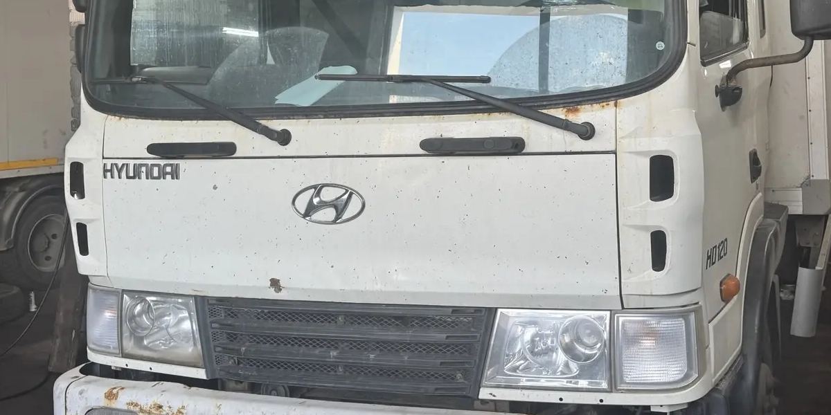 Грузовик Hyundai HD120 на ремонте тормозной системы в Грузовом центре "Советский" в Вологде